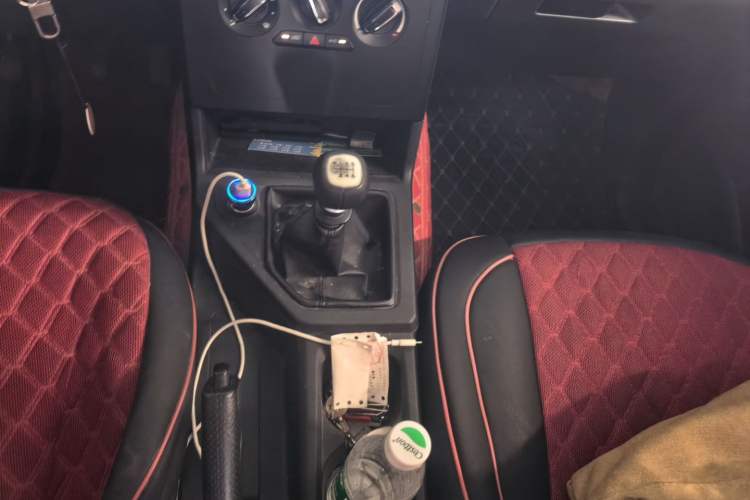 Used Wuling Hongguang PLUS 2019 1.5T Manual Standard Edition 5 Seats Gear Lever