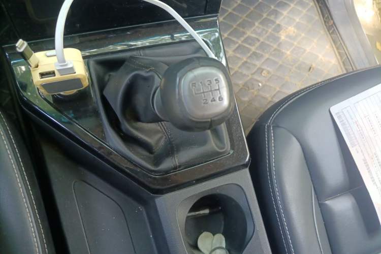 Used Wuling Hongguang PLUS 2019 1.5T Manual Luxury 7-Seater Gear Lever