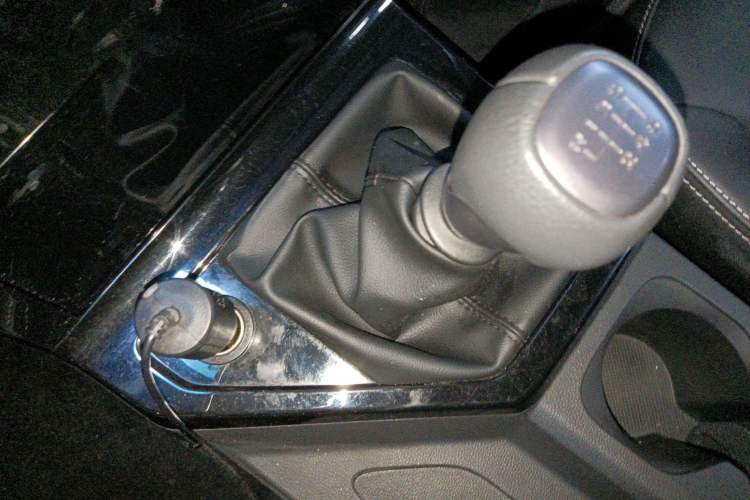 Used Wuling Hongguang PLUS 2019 1.5T Manual Luxury 7-Seater Gear Lever