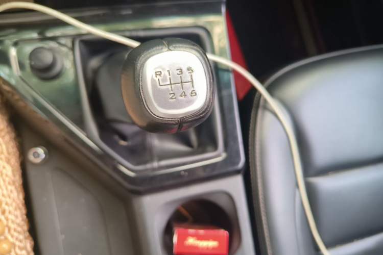 Used Wuling Hongguang PLUS 2019 1.5T Manual Luxury 7-Seater Gear Lever