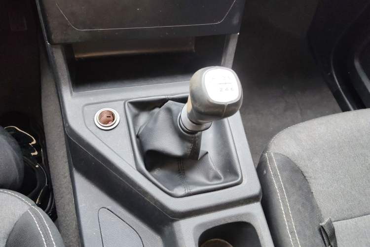 Used Wuling Hongguang PLUS 2019 1.5T Manual Standard Edition 5 Seats Gear Lever