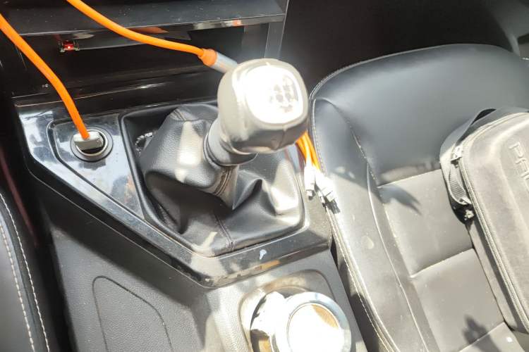 Used Wuling Hongguang PLUS 2019 1.5T Manual Luxury 7-Seater Gear Lever