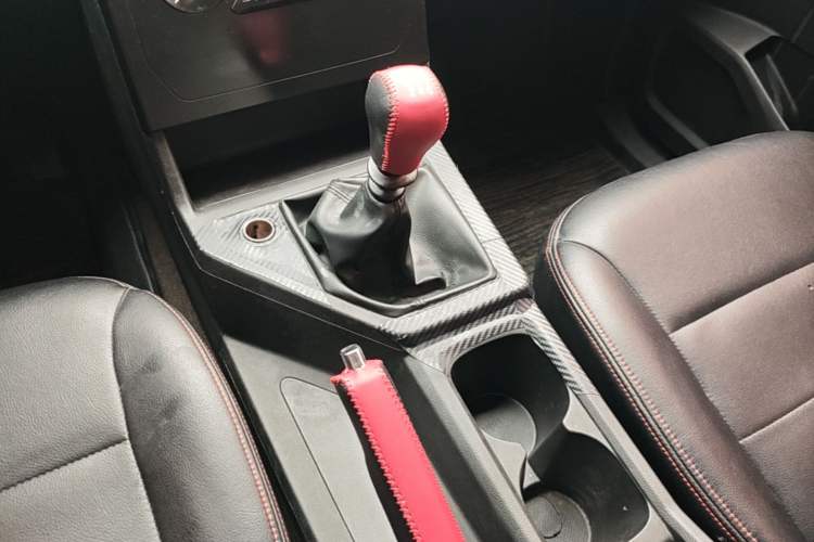 Used Wuling Hongguang PLUS 2019 1.5T Manual Standard Version 7 Seats Gear Lever