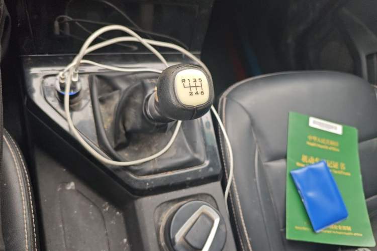 Used Wuling Hongguang PLUS 2019 1.5T Manual Luxury 7-Seater Gear Lever