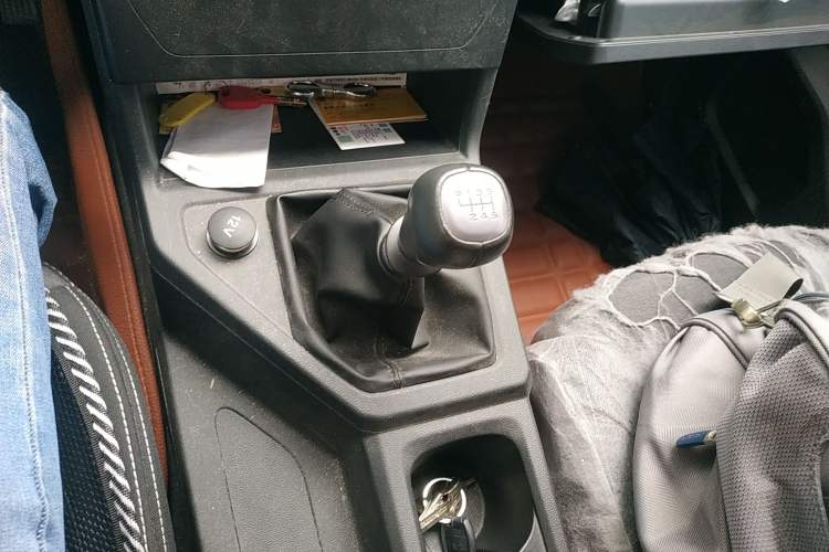Used Wuling Hongguang PLUS 2019 1.5T Manual Standard Edition 5 Seats Gear Lever