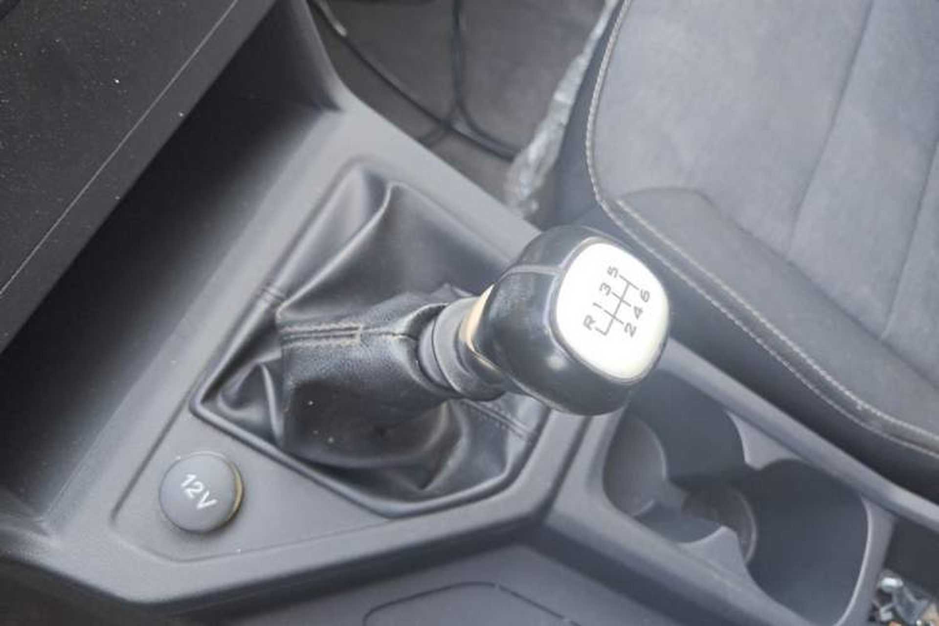 Used Wuling Hongguang PLUS 2019 1.5T Manual Standard Version 7 Seats Gear Lever