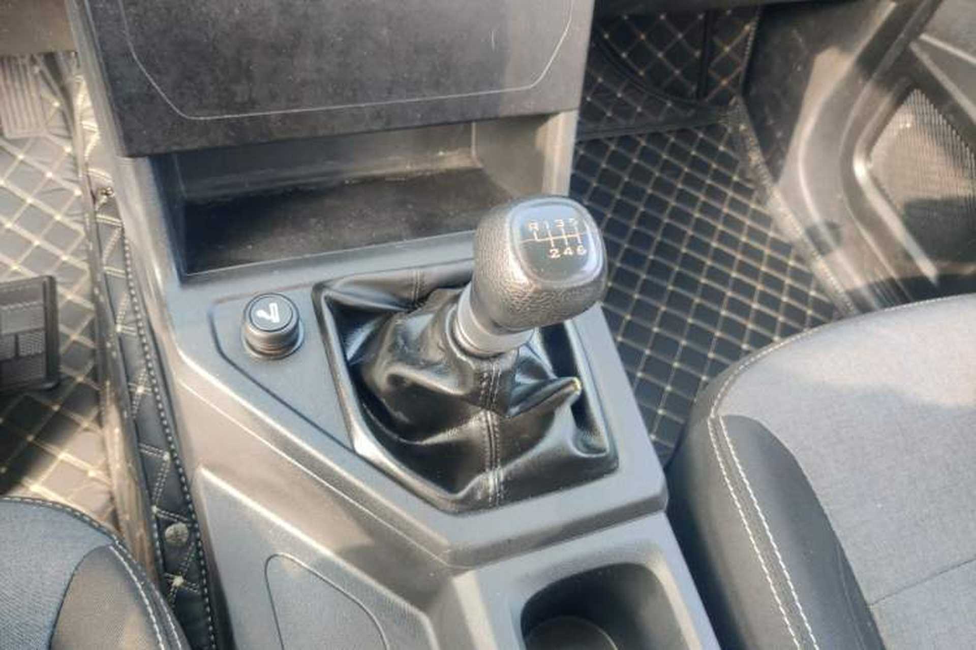 Used Wuling Hongguang PLUS 2019 1.5T Manual Standard Edition 5 Seats Gear Lever