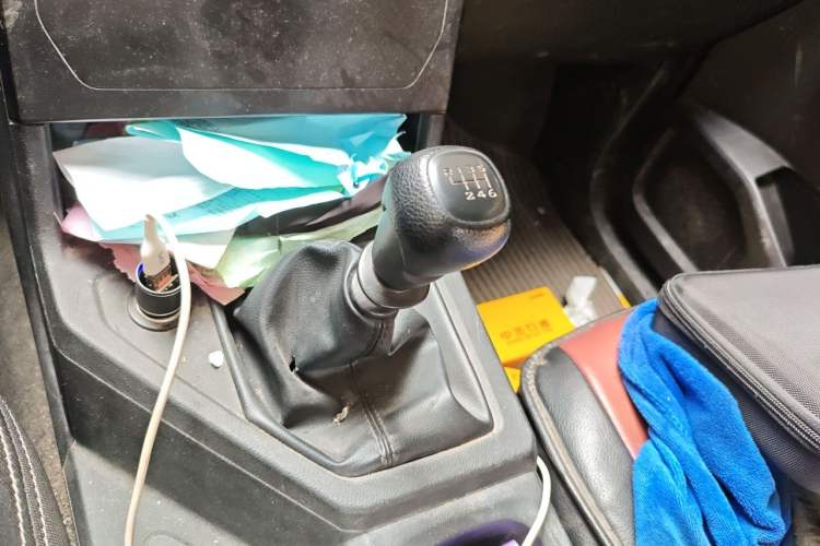 Used Wuling Hongguang PLUS 2019 1.5T Manual Standard Version 7 Seats Gear Lever