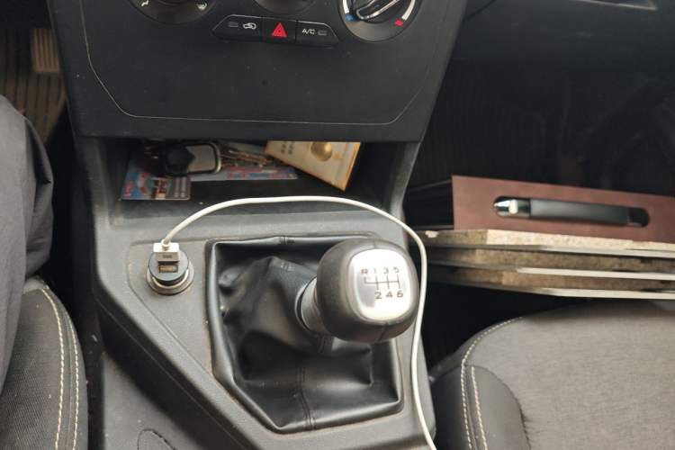 Used Wuling Hongguang PLUS 2019 1.5T Manual Standard Version 7 Seats Gear Lever