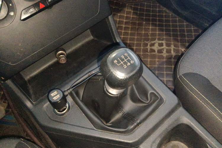 Used Wuling Hongguang PLUS 2019 1.5T Manual Standard Version 7 Seats Gear Lever