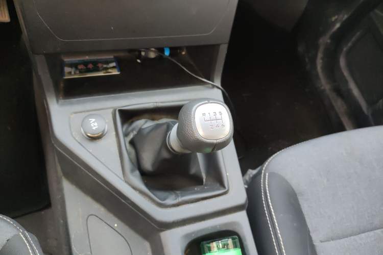 Used Wuling Hongguang PLUS 2019 1.5T Manual Standard Edition 5 Seats Gear Lever