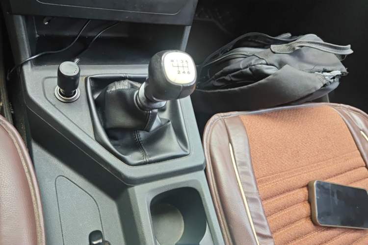 Used Wuling Hongguang PLUS 2019 1.5T Manual Standard Edition 5 Seats Gear Lever