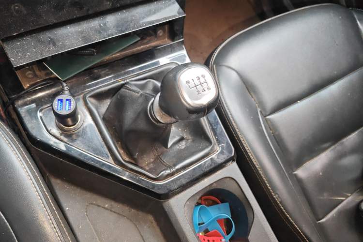 Used Wuling Hongguang PLUS 2019 1.5T Manual Luxury 7-Seater Gear Lever