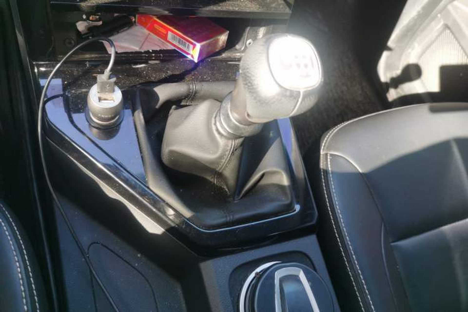 Used Wuling Hongguang PLUS 2019 1.5T Manual Luxury 7-Seater Gear Lever