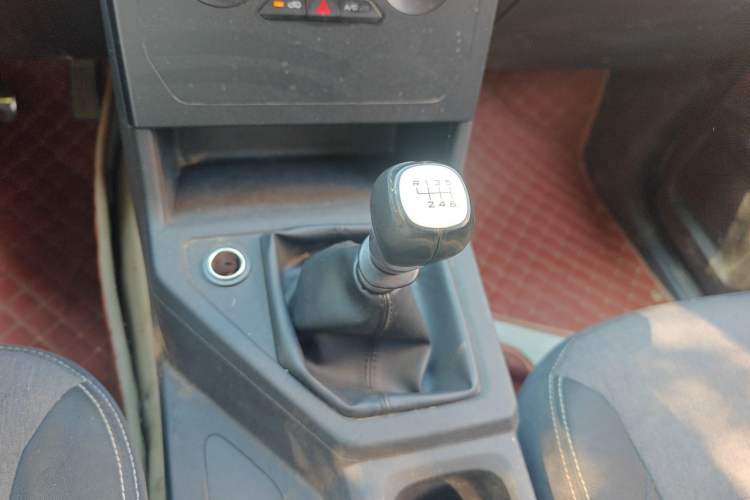 Used Wuling Hongguang PLUS 2019 1.5T Manual Comfort Version 7 Seats Gear Lever