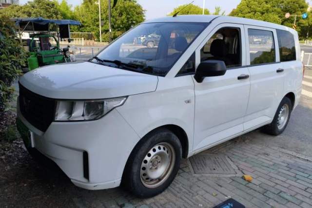Used Wuling Hongguang PLUS 2019 1.5T Manual Standard Version 7 Seats