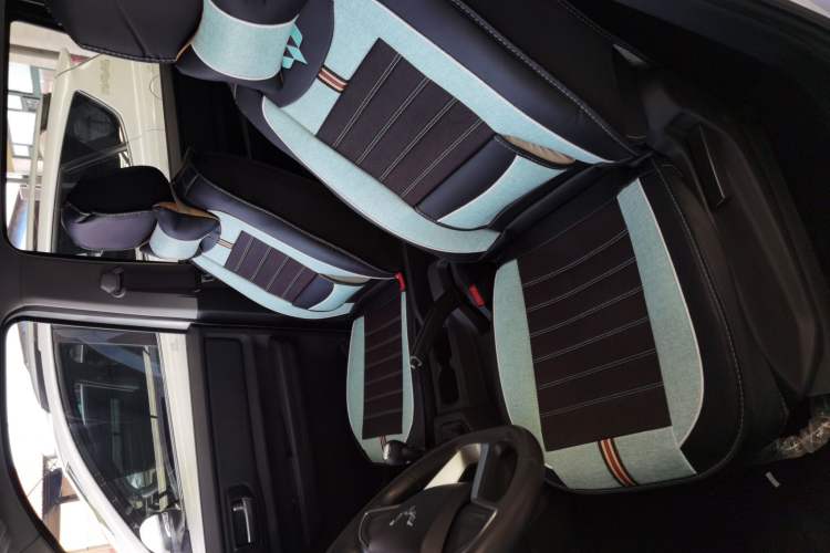 Used Wuling Hongguang PLUS 2019 1.5T Manual Comfort Version 7 Seats Interior 1