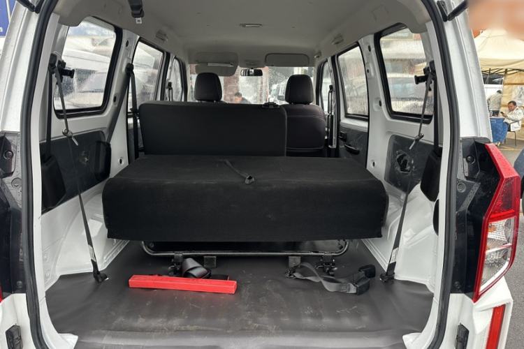 Used Wuling Hongguang PLUS 2019 1.5T Manual Standard Version 7 Seats Interior 2