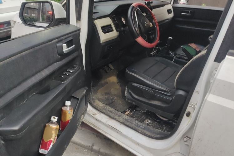 Used Wuling Hongguang PLUS 2019 1.5T Manual Luxury 7-Seater Interior 3