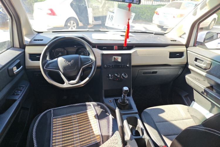 Used Wuling Hongguang PLUS 2019 1.5T Manual Comfort Version 7 Seats Interior 3