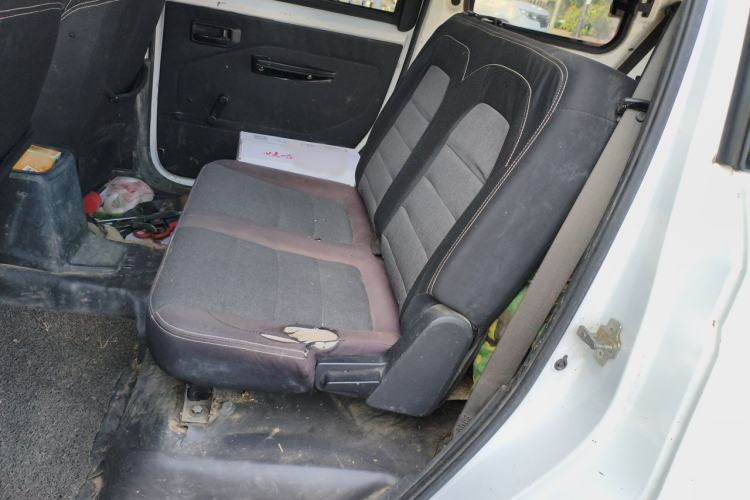 Used Wuling Hongguang PLUS 2019 1.5T Manual Standard Version 7 Seats Interior 4