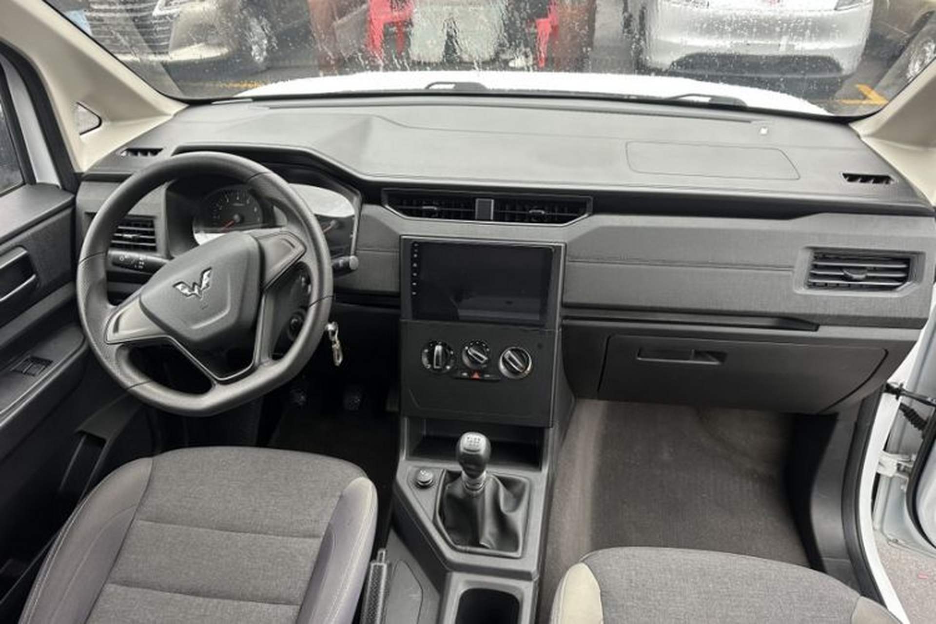 Used Wuling Hongguang PLUS 2019 1.5T Manual Standard Version 7 Seats Interior 4