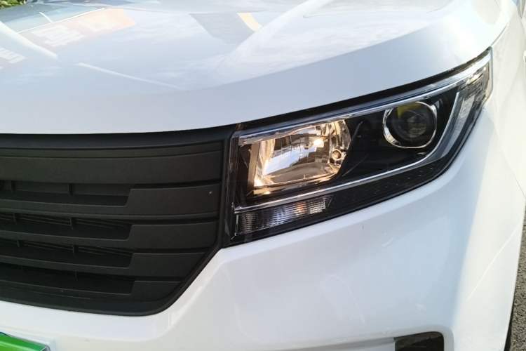 Used Wuling Hongguang PLUS 2019 1.5T Manual Standard Edition 5 Seats Left Front Headlight