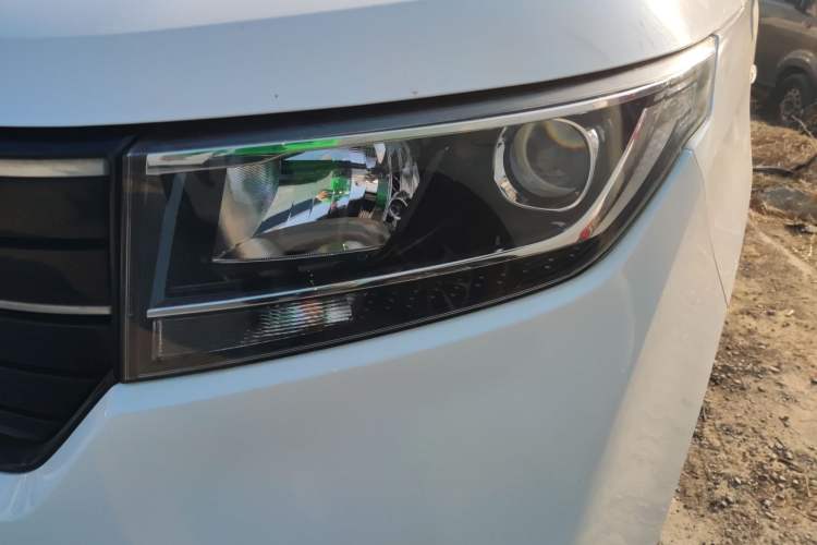 Used Wuling Hongguang PLUS 2019 1.5T Manual Luxury 7-Seater Left Front Headlight