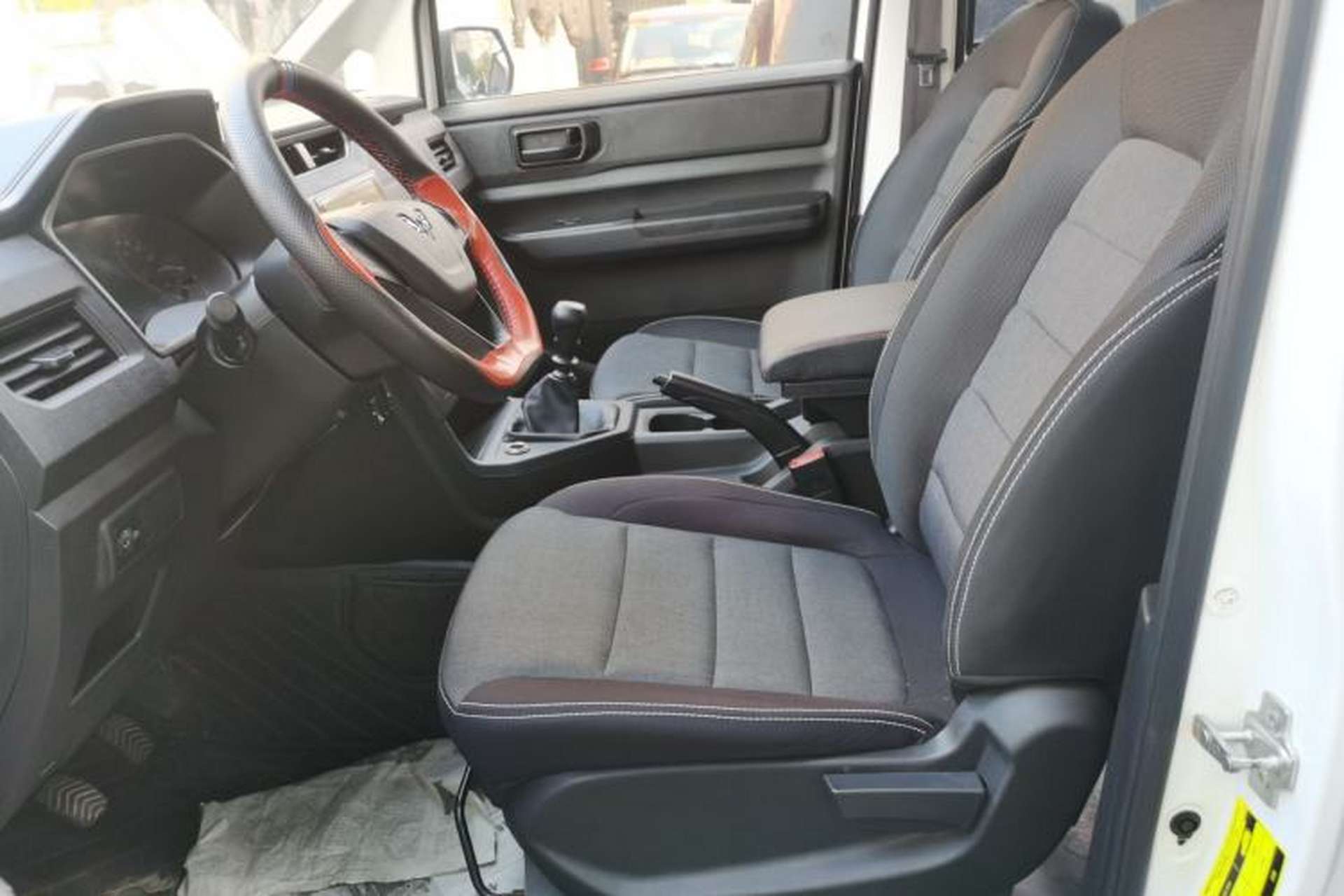 Used Wuling Hongguang PLUS 2019 1.5T Manual Standard Version 7 Seats Left Front Seat
