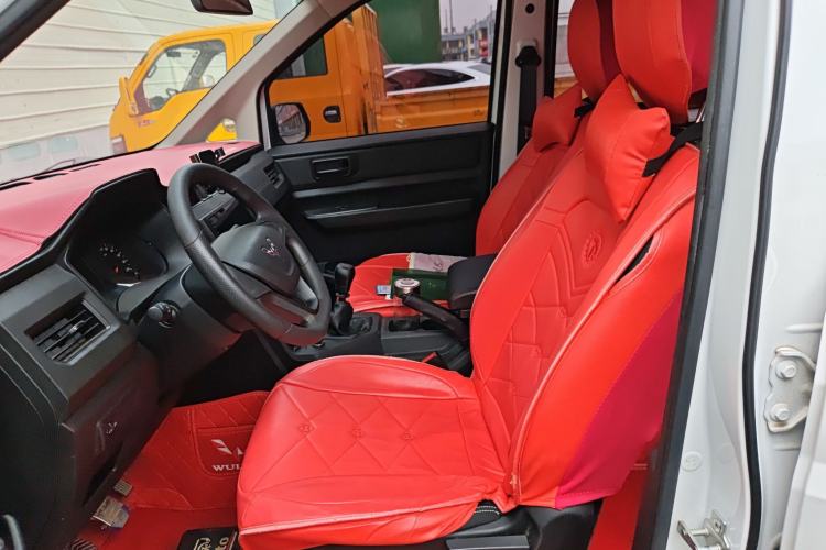 Used Wuling Hongguang PLUS 2019 1.5T Manual Standard Version 7 Seats Left Front Seat
