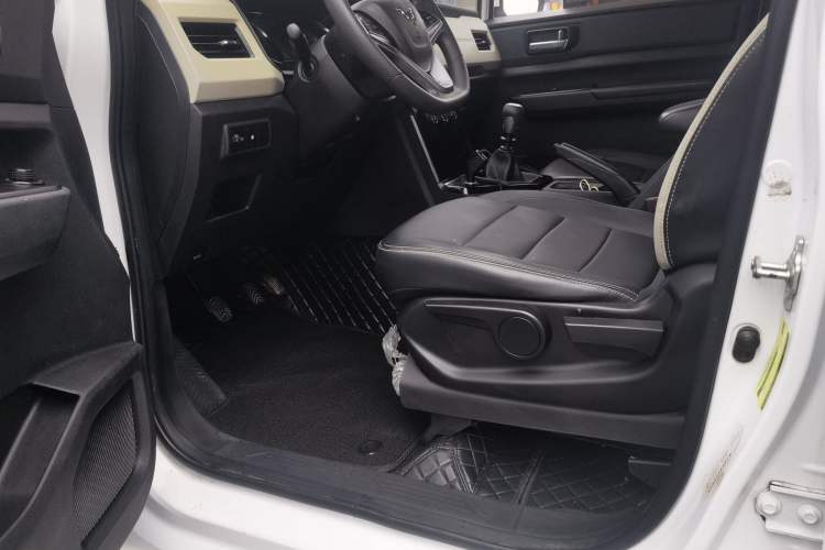 Used Wuling Hongguang PLUS 2019 1.5T Manual Luxury 7-Seater Left Front Seat