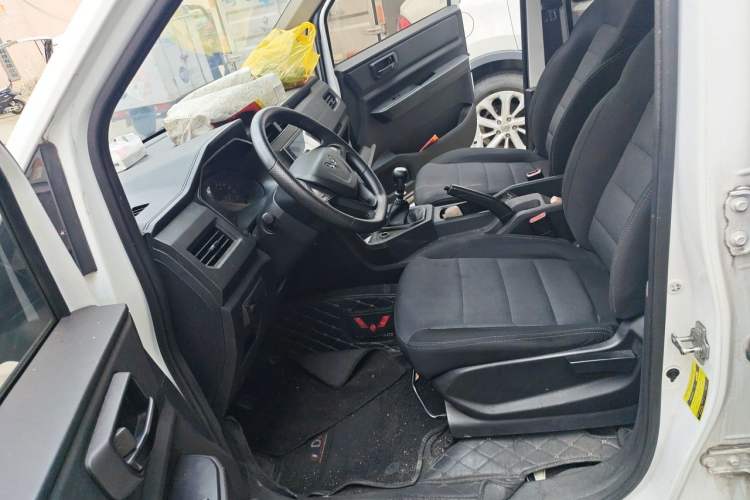 Used Wuling Hongguang PLUS 2019 1.5T Manual Comfort Version 7 Seats Left Front Seat