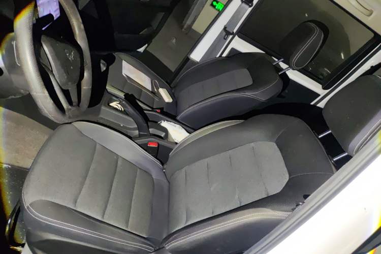 Used Wuling Hongguang PLUS 2019 1.5T Manual Standard Version 7 Seats Left Front Seat
