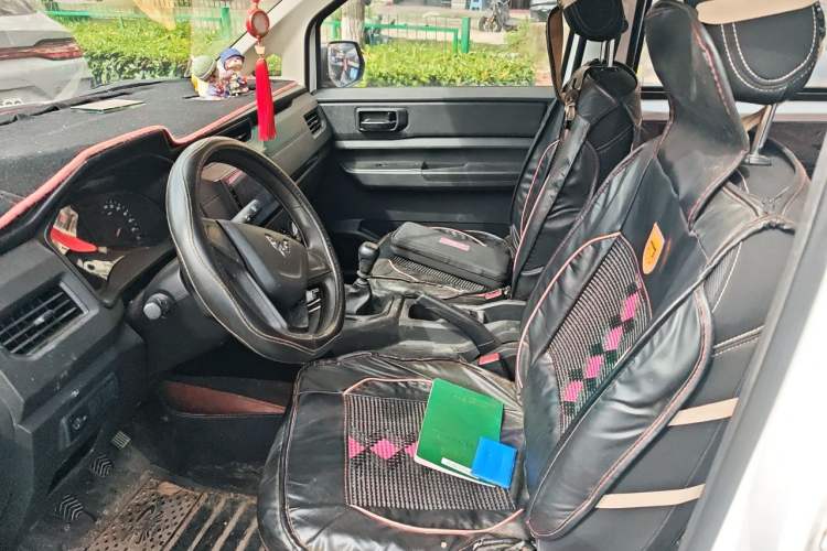 Used Wuling Hongguang PLUS 2019 1.5T Manual Standard Version 7 Seats Left Front Seat