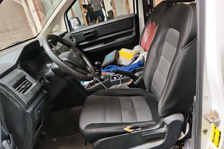 Used Wuling Hongguang PLUS 2019 1.5T Manual Standard Version 7 Seats Left Front Seat