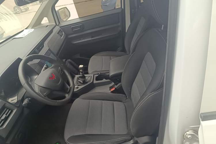 Used Wuling Hongguang PLUS 2019 1.5T Manual Standard Edition 5 Seats Left Front Seat