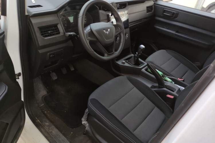 Used Wuling Hongguang PLUS 2019 1.5T Manual Standard Edition 5 Seats Left Front Seat