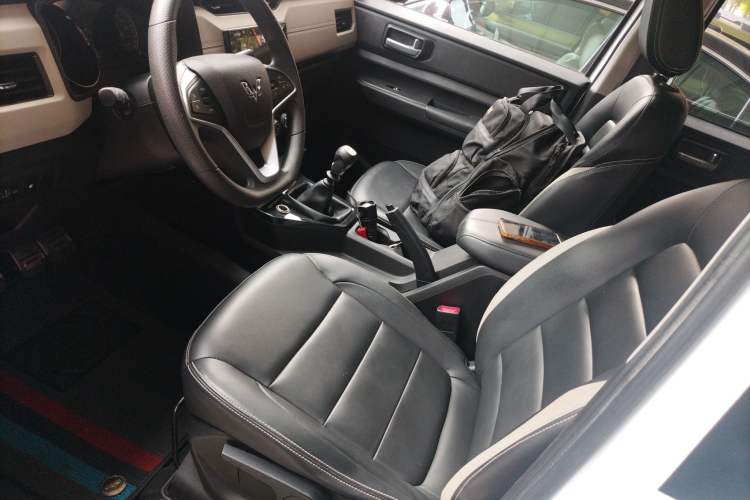 Used Wuling Hongguang PLUS 2019 1.5T Manual Luxury 7-Seater Left Front Seat