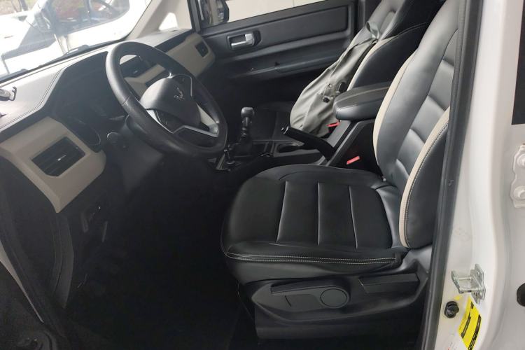 Used Wuling Hongguang PLUS 2019 1.5T Manual Luxury 7-Seater Left Front Seat