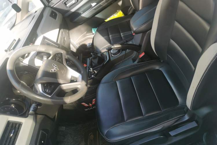 Used Wuling Hongguang PLUS 2019 1.5T Manual Luxury 7-Seater Left Front Seat
