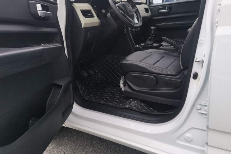 Used Wuling Hongguang PLUS 2019 1.5T Manual Luxury 7-Seater Left Front Seat
