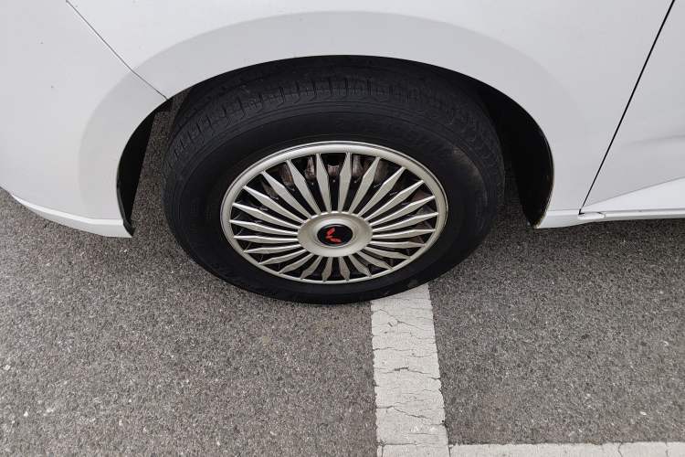 Used Wuling Hongguang PLUS 2019 1.5T Manual Standard Edition 5 Seats Left Front Wheel Hub