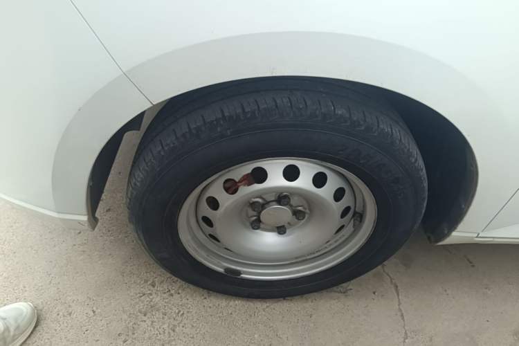 Used Wuling Hongguang PLUS 2019 1.5T Manual Standard Edition 5 Seats Left Front Wheel Hub