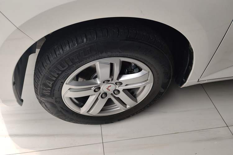 Used Wuling Hongguang PLUS 2019 1.5T Manual Luxury 7-Seater Left Front Wheel Hub