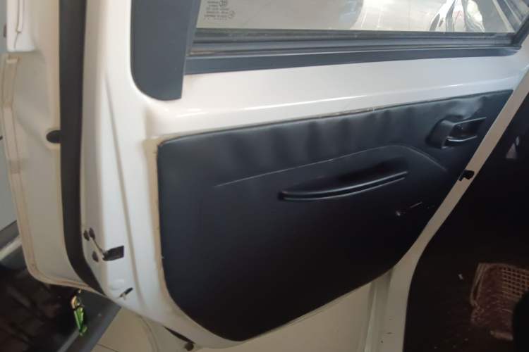 Used Wuling Hongguang PLUS 2019 1.5T Manual Standard Version 7 Seats Left Rear Door Interior