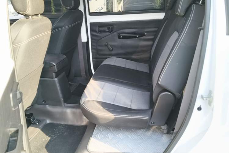 Used Wuling Hongguang PLUS 2019 1.5T Manual Standard Edition 5 Seats Left Rear Seat