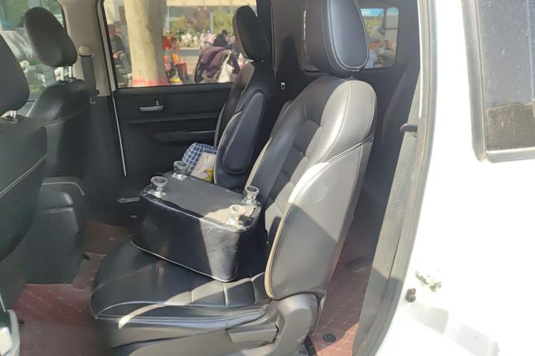 Used Wuling Hongguang PLUS 2019 1.5T Manual Luxury 7-Seater Left Rear Seat