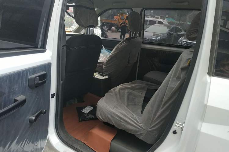 Used Wuling Hongguang PLUS 2019 1.5T Manual Standard Edition 5 Seats Left Rear Seat