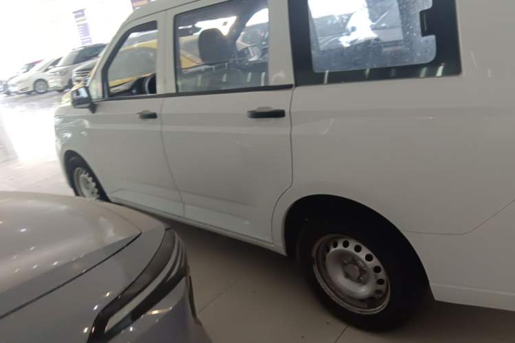 Used Wuling Hongguang PLUS 2019 1.5T Manual Standard Version 7 Seats Left Side