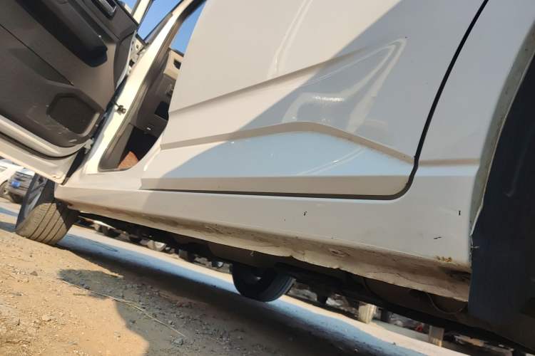 Used Wuling Hongguang PLUS 2019 1.5T Manual Luxury 7-Seater Left Side Sill
